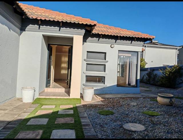 3 BEDROOM HOUSE FOR SALE IN WOODHILL ESTATE